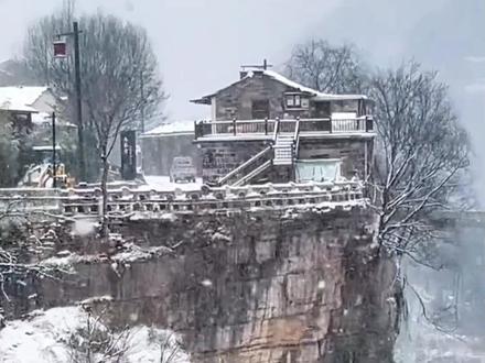 走,去石板岩旅居吧!
(一)画家村高家台
台高谷秀水淙淙,
处处云山皆画屏。
全国特色小镇、园林小镇、航空小镇。
#走进四季太行大峡谷 #记录家乡美景 #河南dou是好风光 @林虑山人 @抖音小助手