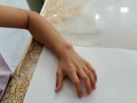 小孩说想教一下大家画画
#画画的baby