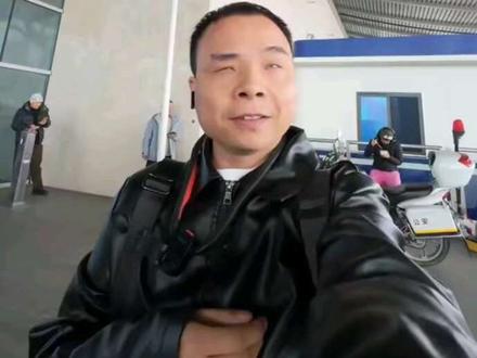 视障人士乘坐火车,可提前在12306预约爱心服务,会有工作人员与志愿者全程接送进站、出站,全程贴心陪伴,服务热情又周到,满满都是爱心与温暖,值得点赞支持。出行时出示残疾证供工作人员审核,还能享受公交、地铁免费乘坐政策,让视障朋友出行更安心、更便利。#长沙南站 #武汉站 @长沙发布