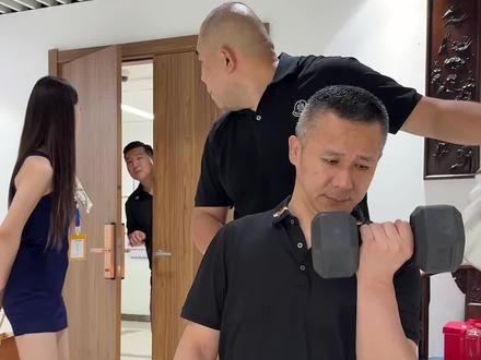 既然示好对你不管用,那我就只好示威了。 #剧情 #搞笑剧情