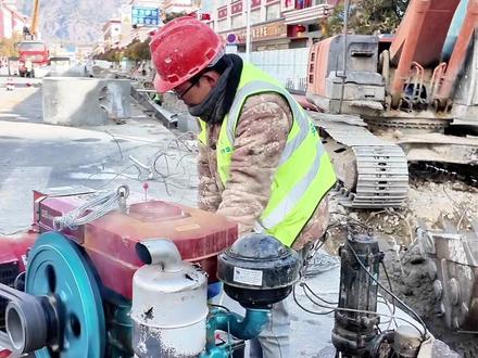 交通提示|林芝市区迎宾大道、广州大道、八一大街正在提升改造,市民朋友们请及时关注施工公告,选择合适的路线绕行。#西藏林芝#交通#提升改造#施工路段减速慢行#安全出行谨慎驾驶