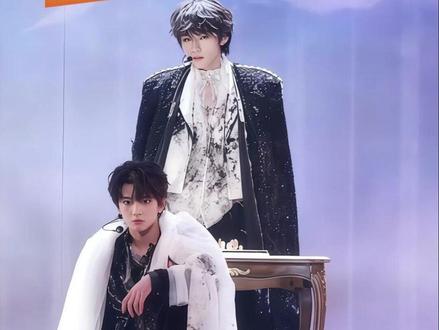 助你们星途璀璨。#橹穆 #tf家族新年音乐会 #王橹杰 #穆祉丞 #橹穆双人舞台