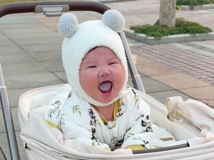 原来这才是崔玉涛说的小月龄有效户外! 做到这四点,邪修户外带娃就是爽!婴儿车不仅可以用来推还可以趴!户外练趴的好处真的太多了…户外尽情放电回家倒头就睡!小月龄下次遛娃就这样玩呀!
#有效户外 #小月龄 #新手爸妈 #婴儿车 #婴儿推车