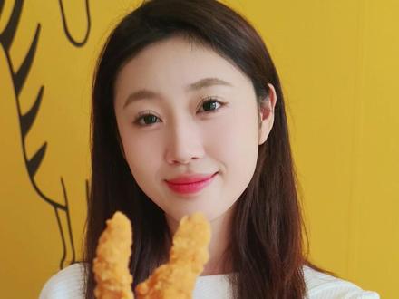 麦当劳新品红油添香小酥肉,你确定不心动吗? #麦当劳 #新品上新 #好吃到停不下来 #零食推荐 #追剧小零食