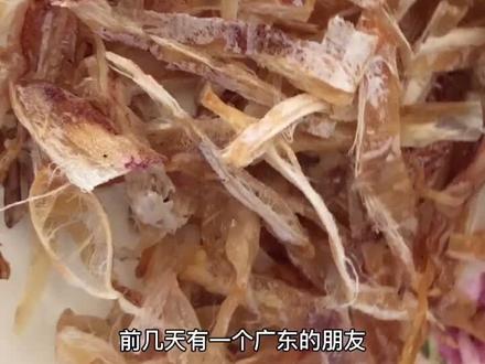 有个广东的朋友说,鱿鱼干烤熟了之后,手撕成条,适合配冬日里的下午茶……