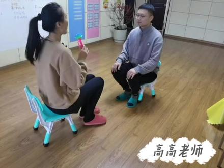 第1种玩法:传泡泡
练习孩子和他人轮流的技巧
还不会轮流的孩子
家长们要先辅助传泡泡
慢慢地孩子就能理解轮流的规则了
#社交游戏 #自闭症孩子训练 #自闭症家庭干预#亲子教育 #亲子互动 #亲子互动游戏