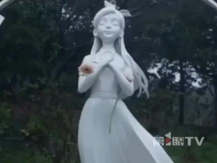 2月2日,大S徐熙媛逝世1周年,具俊晔亲自为她设计的雕像揭幕,小S抚摸着雕像落泪,言承旭、周渝民、蔡康永等多位好友到场参加揭幕仪式。