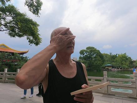 92岁老者的人生感悟:这个世界没有什么绝境,只有对环境感到绝望的人。#给陌生人拍照送照片 #老年生活该有的样子 #老人言 #人生感悟