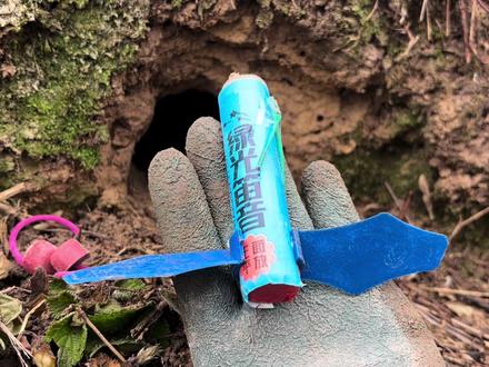 小伙自制“AK47”围剿灭鼠,害鼠一一出洞被抓,抓得太过瘾了#乡村军仔 #军仔抓老鼠 #驱鼠