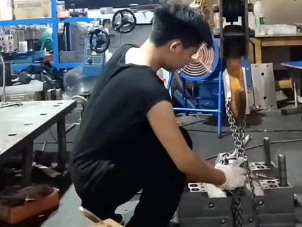 00后在浙江,第一份工作在模具厂早上8点上班到下班5:30下班,中午休息两个小时
第二份工作送外卖,下午6点到晚上12点
#00后日常vlog #模具 #记录工厂里上班日常生活 #00后工作现状