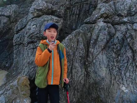 贵阳周边超适合周末郊游的宝藏地——清镇玉冠山,600年历史底蕴,开车1小时就到!
不用费力徒步,沿着平缓山道慢慢逛,山林间绿意扑面,空气清新到治愈。
沿途藏着明清摩崖石刻,斑驳字迹刻着岁月痕迹,随手一拍都是历史感大片。#真实生活分享计划 #玩法合伙人计划 #爬山 #户外 #vlog日常