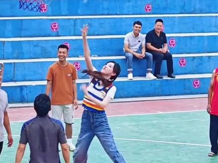 前腾讯nba女主播马凡舒打篮球😂#马凡舒 #马凡舒好美 #马凡舒打篮球 #贵州村ba #村ba