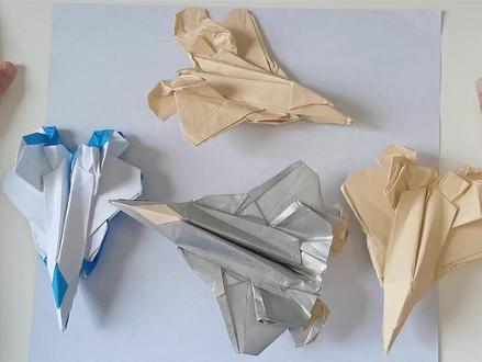 F22仿真折纸战斗机 Part 1
#手工纸飞机教程 #纸战斗机的折法 #小型战斗机折纸