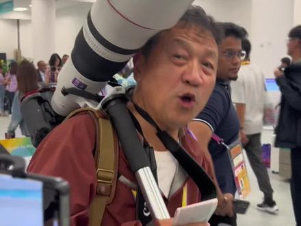 亚运会开幕式名场面,大爷把压箱底的家伙都带来了#亚运会开幕式 #摄影器材 #摄影记者