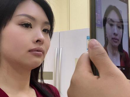 很多姐妹都说我嘴唇没唇形,今天去做了一个,结果.......做完以后带着我的香肠嘴见了我多年的姐妹😂#记录真实生活 #女人爱美不分年龄 #嘴唇厚的女人 #女人一定要活成自己喜欢的样子 #最真实的样子