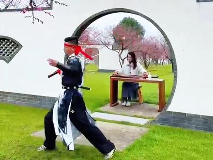 这个春节,让我们奔赴浅山,邂逅一场双花(梅花与樱花)争艳的壮观盛景。#荆州浅山梅花季#新春浅山花季#助力美丽荆州 @浅山森林美术园官方号