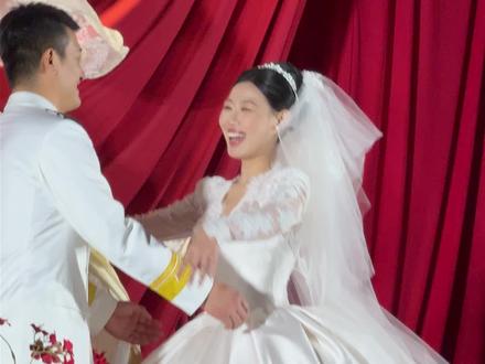 如果你幸福的话 我会比你先落泪
#明鲭培 #vlog日常 #了又刘婚礼现场 #结婚 #婚礼