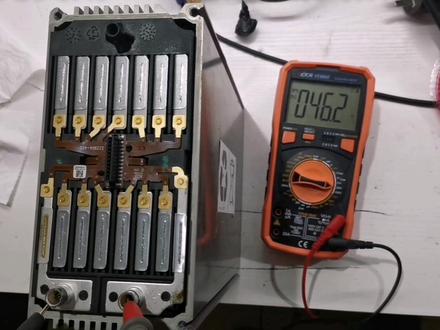 别克英朗48V电池维修控制模块内部性能新能源轻混48V电池维修#别克轻混 #48V电池维修 #新能源电池维修 #新能源汽车维修 #新能源三电维修