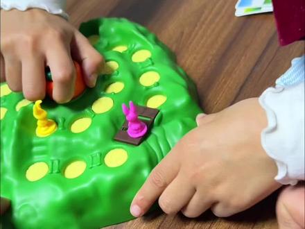 惊险又刺激的兔子闯关,玩法多样,丰富有趣,赶紧来玩啊#益智玩具 #亲子手工制作 #闯关游戏