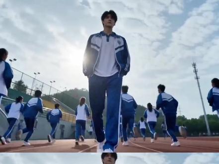 超帅的人前显圣变身豆包ai指令教程来喽!
#人前显圣 #人前显圣名场面 #豆包ai #豆包出大片有两把刷子 人前显圣ai指令 人前显圣ai教程 人前显圣ai变身 人前显圣ai豆包 人前显圣变身名场面