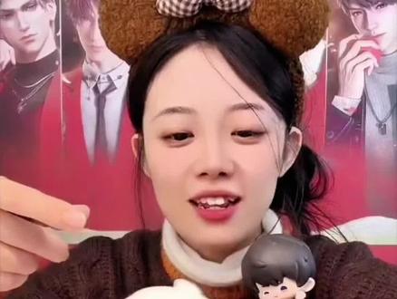 秦彻KFC联动玩具玩法介绍#爱来自深空#肯德基深空男主玩具可爱暴击 #恋与深空肯德基暖冬庆典 #深空颂歌