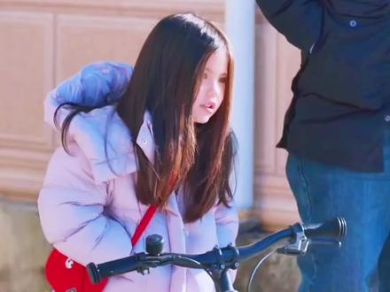 佳佳完全演我看到帅哥的样子#我们的爸爸 #综艺 #moi #黄誉博 #余宇涵