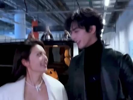 直到骄阳似我主演网传出场费曝光,才知为何都想挤进内娱当明星 #赵今麦 #宋威龙 #赖伟明 #林依轮 #骄阳似我