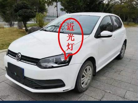 大众汽车POLO新款近光灯大灯的更换步骤