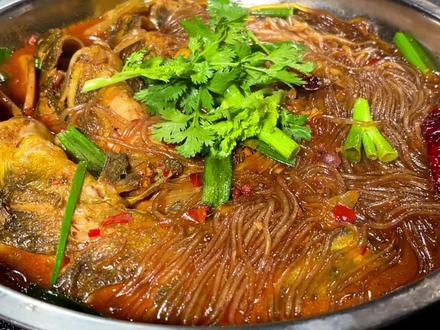 1把粉条4条戈鱼,在家做一锅戈鱼烧粉条,出锅鲜香味美,太好吃了#戈鱼烧粉条 #美食教程 #跟着抖音学做菜