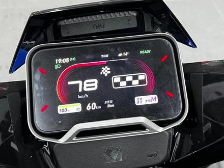 小牛FS解锁后背隐藏能源 FS风速装7220和7235完全是俩车,如果不会可以在门店师傅的指导下完成解锁#小牛FS风速 #小牛电动 #真赛道很小牛 #换电 #电动摩托车