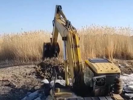 谁家挖的粪坑?上面全是冰下面全是粪!#挖掘机