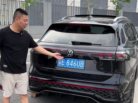 开途观Lpro的都懂,后备箱是真能装! 但搬东西上下摩擦,原车门槛全是划痕,越看越难受,这款专用后护板太香了!内外双层防护,边角全包,彻底告别刮蹭烦恼,ABS材质标识点缀车尾,瞬间提升档次,低调又高级,安装牢固不脱落,日常用车毫无影响,省心又耐用