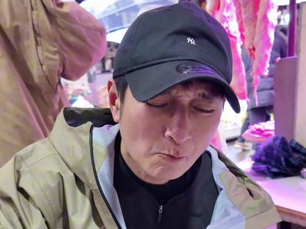 一口爆汁的生煎包来啦!皮脆肉鲜太香了! “隐藏”在长沙南门口菜市场里美味生煎包!
#嘉双筷子 #心动打卡指南 #遇见城市 #越夜越长沙