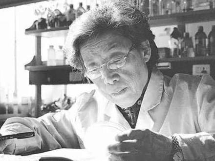 巨星陨落!武大校徽上的毛体字是写给她的