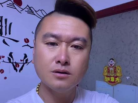 伙伴们今员外的这个穿搭风格是行?展示一下今的各位“演员”吧🤭🤭🤭#平淡的生活简单的幸福 #开心一天是一天🤓好好爱自已❤❤ #记录真实生活 #夫妻日常