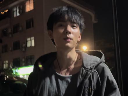 我和@困困 给哥哥放了一场烟花🎆~^ω^
#周翊然 #夏朝阳 #生命缘