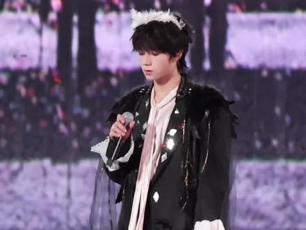 先发一个,原图直出版,sdfj为什么闭我lulu麦,请给我一个解释#王橹杰 #新年音乐会 #野心家 #时代峰峻 #演唱会现场