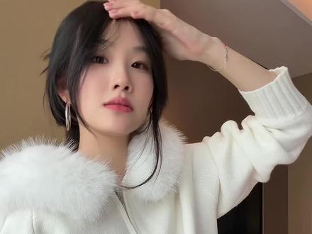 韩里韩气的毛领针织❄️今年真的火到没边了#韩系穿搭 #过年穿什么 #新年穿搭 #achock #毛领拍照