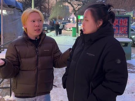 你听说过这个网红吗? #随机采访路人 #绝对真实 #怎么咬哇