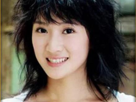 海藻挺着大肚子在街上奔跑,想流掉孩子,没想到在街上遇到了小贝#因为一个片段看了整部剧 #蜗居#强烈推荐 #宋思明