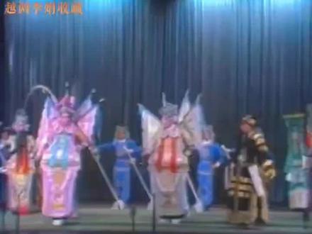 #越调 #戏曲 #传承 今天给大家分享一段1979年刚开始复排传统戏时,我的老师申凤梅大师演出的《诸葛亮吊孝》片段。对比之后的80年代甚至90年的录像,这版显得很有“老越调”风格。感谢各位的支持!