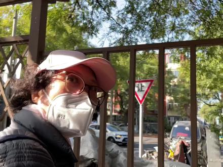 北京胡同遇在旗大姐,7代老北京瓜尔佳氏,直言四合院亲切又稀奇#老北京 #北京胡同 #正黄旗 #崇力修车部