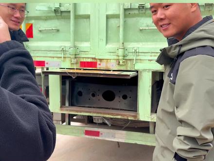 大炮辉挑战老刘,两辆货车拔河比赛,谁是赢家!@大炮辉 #二手货车 #货车比赛 #拔河 #货车司机