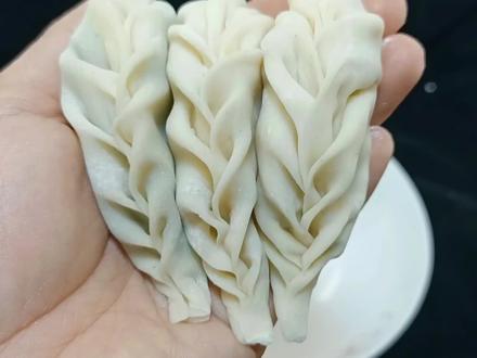 柳叶饺包法慢动作教程,三岁小孩都能轻松学会,可蒸可煮可煎 #美食教程 #饺子 #柳叶饺子包法
