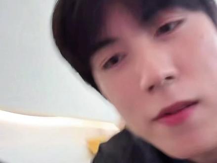 ebb邪恶兔老大又出现了 想起来对着镜头说话就不一样了哈哈哈哈
#赵一博 #种地吧赵一博