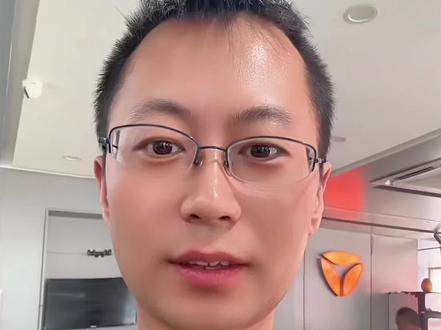 三千出头的三款雅迪大包车大踏板,太原家人们快来抢!手慢无! G26二代悦享版,雅迪魔方,G26二代豪华版,您喜欢哪一款?三款车外型一模一样,智慧功能一样,又有哪些区别呢?欢迎您来留言评论!太原的家人们速来抢车!山西太原杏花岭区敦化南路,四个雅迪专卖店!两个雅迪售后服务中心!您想要电动车的一切,雅迪全都有!雅迪人真诚为您服务!开心购好车!售后有保障!欢迎您来店摸车试骑!#太原 #雅迪电动车 #买车 #好车不等人 #热门