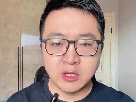 恶搞下不会跳舞的老爸,让老妈开开眼。 #快剪辑 #一键成片