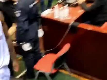 中国话博大精深!劳森弟兄们听懂了我们的话了,回应我们大拇指👍!eao了里昂!#方言#方言搞笑 #邢台方言
