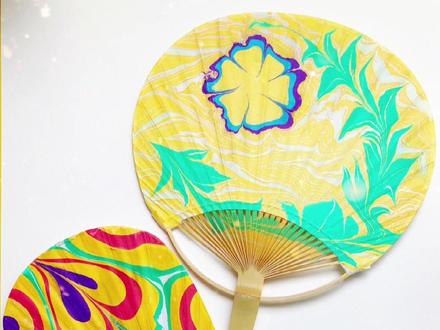 水上画画超好玩又简单,色彩丰富好看 #萌知计划 #兴趣才艺 @抖音青少年 #水拓画 #少儿创意美术 #亲子