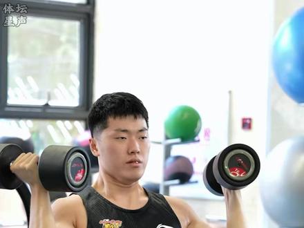 希望这记绝杀能成为张皓嘉职业生涯的新起点,带着绝杀球的勇气,继续披荆斩棘。#张皓嘉绝杀 #广东宏远 #青年创作者成长计划